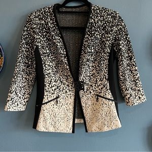 Blazer black n white.